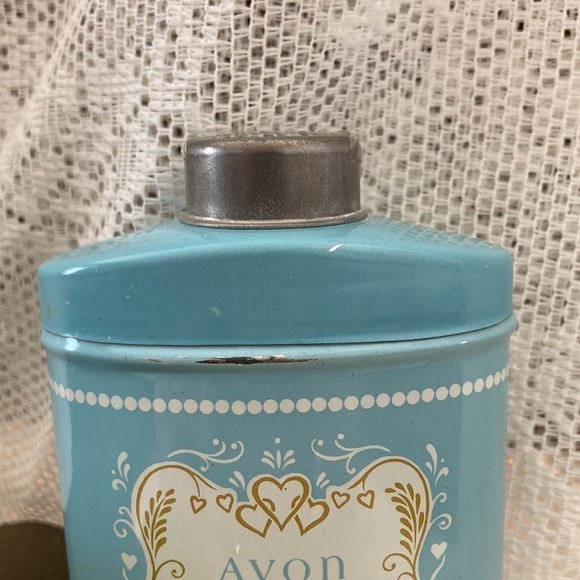 Vintage 1970s Avon Heres My Heart Perfumed Talc Body Powder with some powder. - Picture 2 of 6